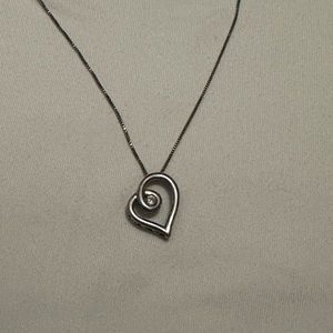 White gold necklace with diamond accent